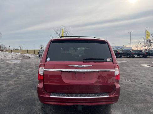 Used 2014 Chrysler Town & Country Touring w/ Trailer Tow Group image 4