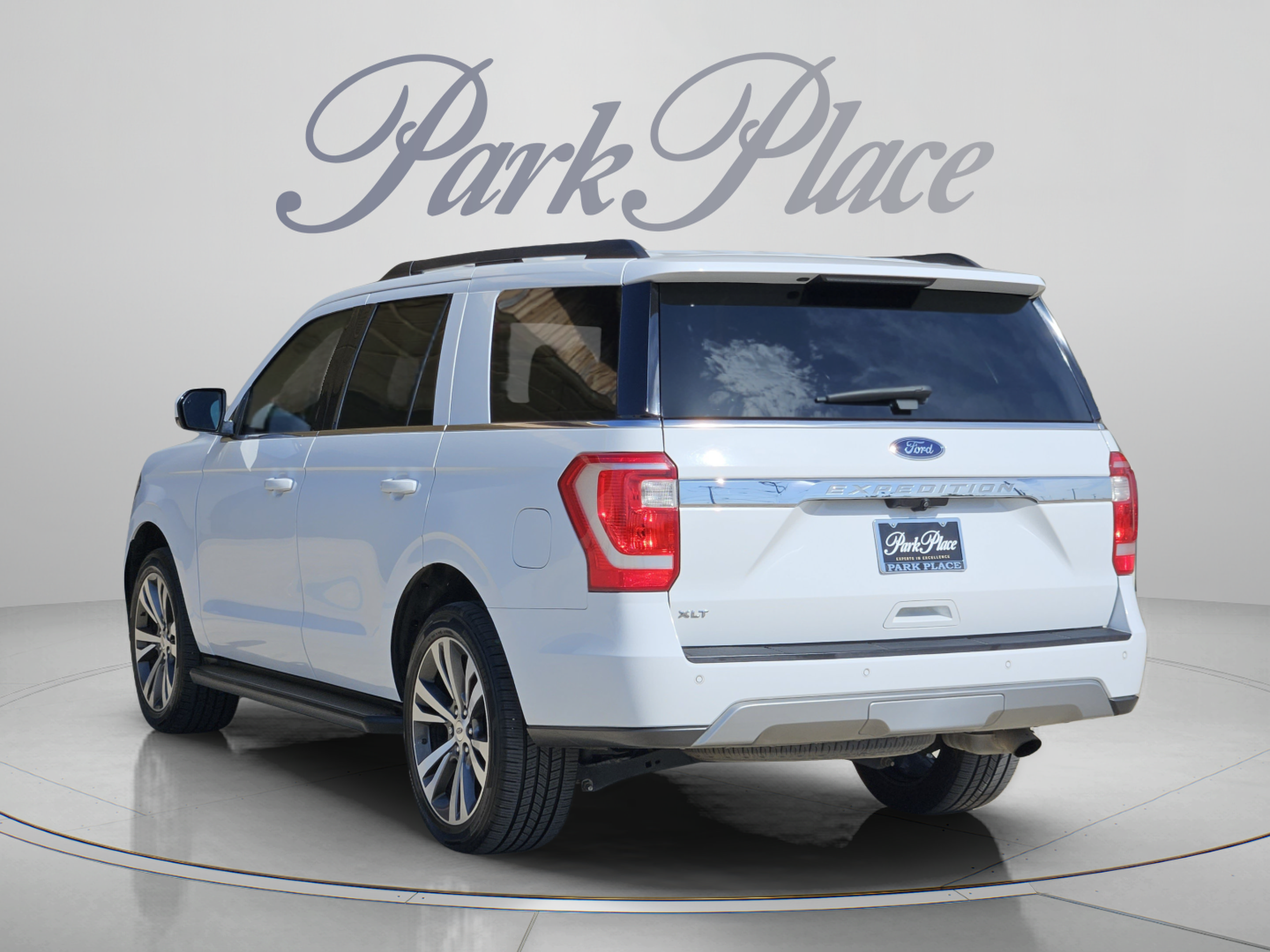 Used 2020 Ford Expedition XLT RWD image 3