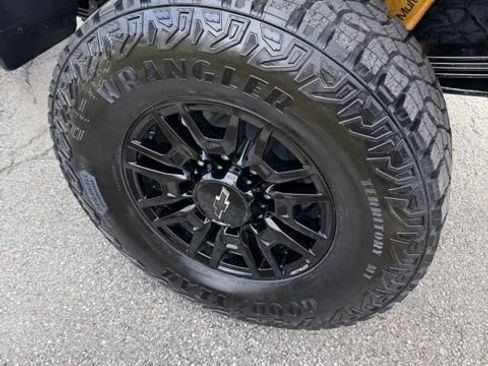 New 2026 Chevrolet Silverado 2500 ZR2 AWD/4WD image 13