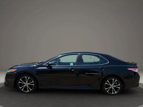 Used 2020 Toyota Camry SE FWD image 9