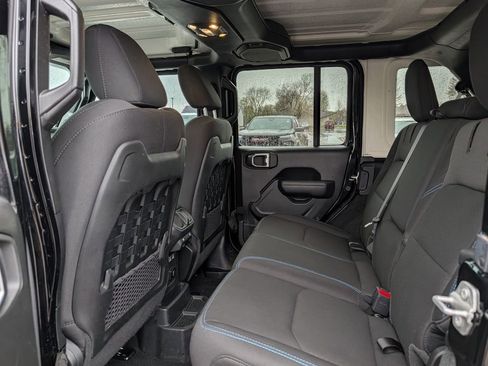 Used 2022 Jeep Wrangler Unlimited Rubicon 4xe w/ Cold Weather Group AWD/4WD image 29