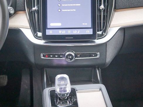 Used 2025 Volvo XC90 B6 Plus image 31