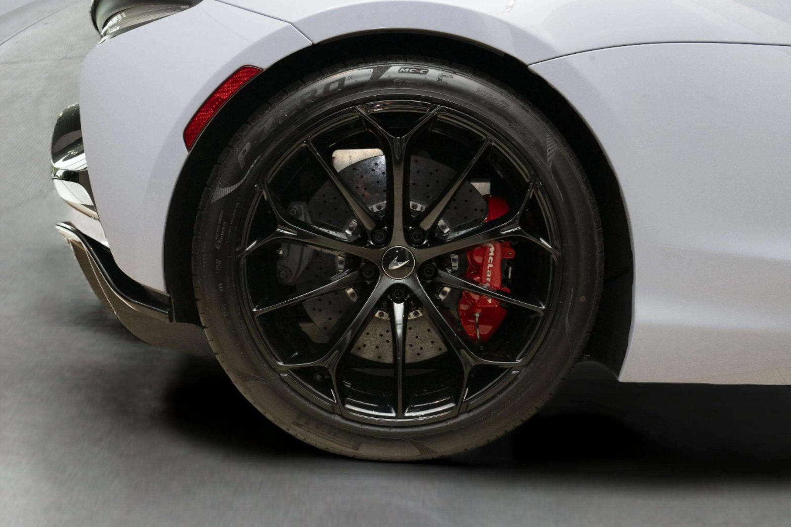 Used 2023 McLaren Artura RWD image 37