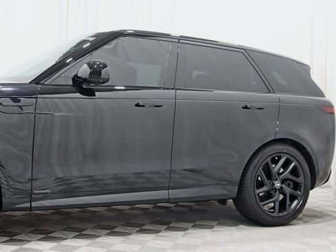 Used 2025 Land Rover Range Rover Sport Autobiography AWD/4WD image 3