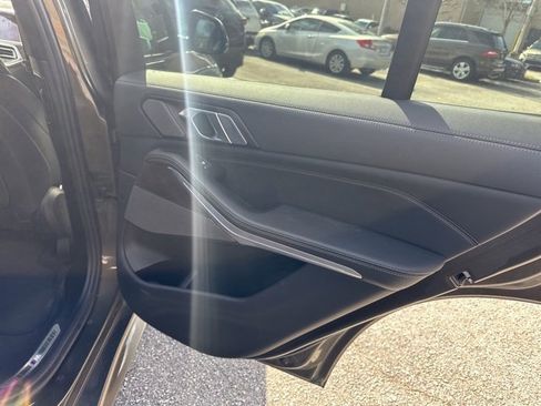 Used 2023 BMW X5 sDrive40i w/ M Sport Package image 16