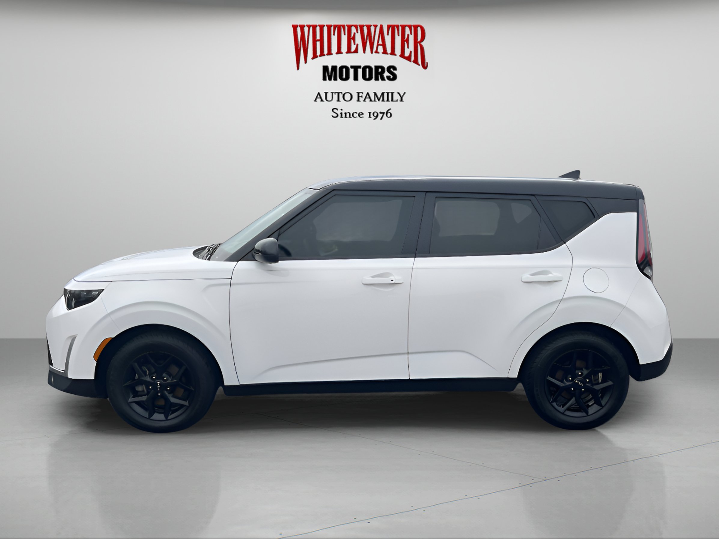 Used 2023 Kia Soul S FWD image 2