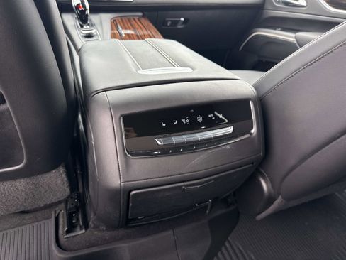 Used 2023 Cadillac Escalade ESV Premium Luxury AWD/4WD image 19