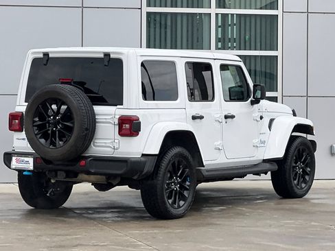 Used 2023 Jeep Wrangler Unlimited Sahara w/ Cold Weather Group AWD/4WD image 4