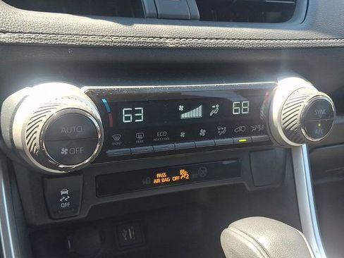 Used 2025 Toyota RAV4 XLE AWD/4WD image 15