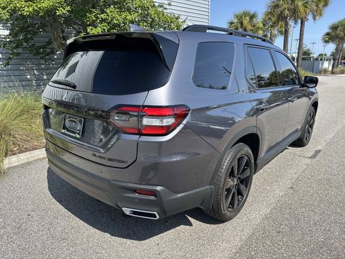 Used 2025 Honda Pilot Black Edition image 6