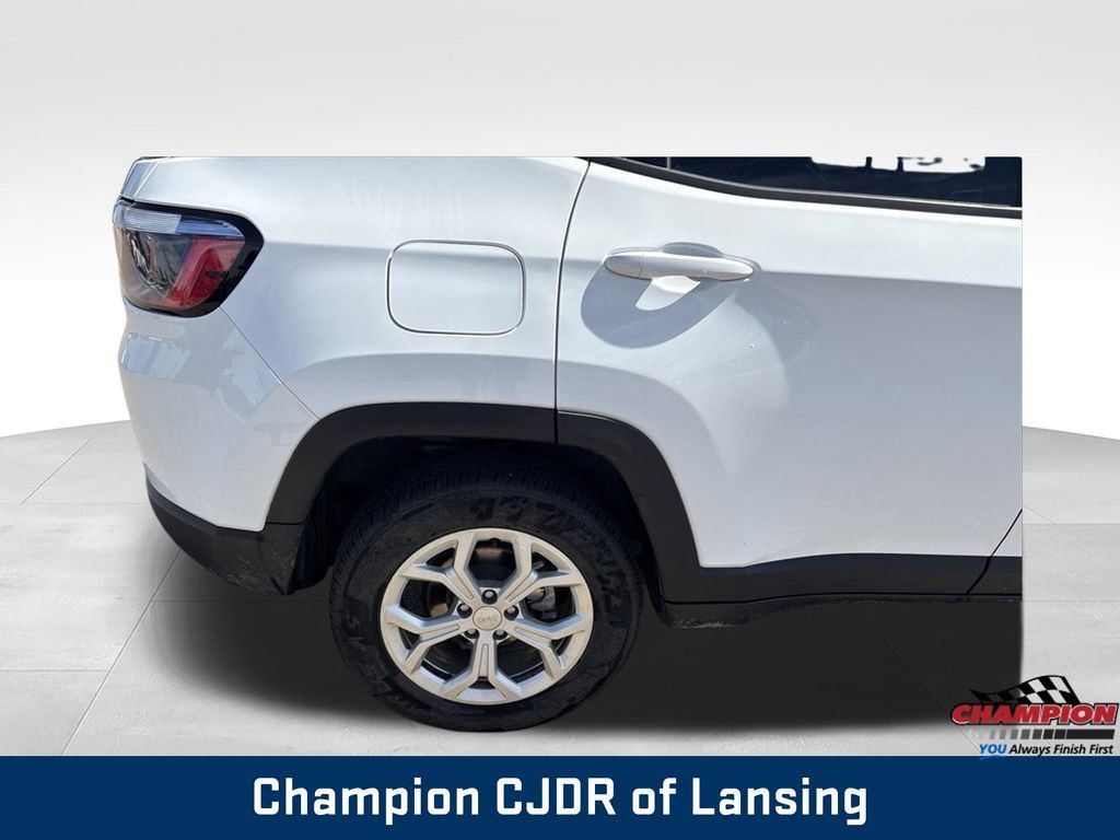 Used 2024 Jeep Compass Latitude AWD/4WD image 34