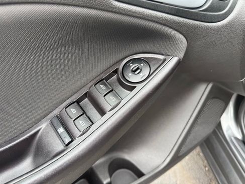 Used 2017 Ford Focus SE FWD image 11