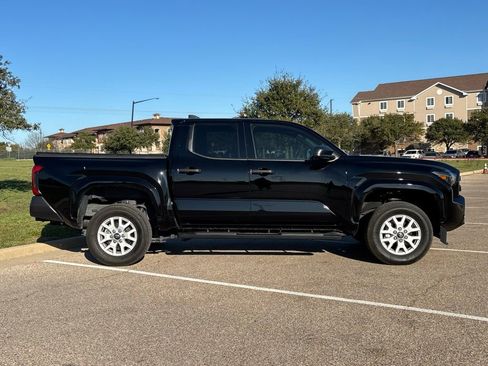 Used 2025 Toyota Tacoma SR image 4