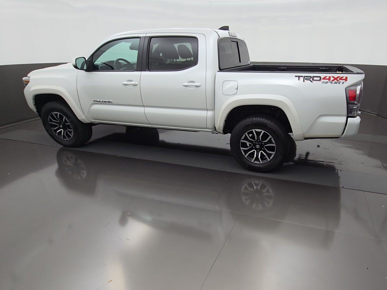 Certified 2022 Toyota Tacoma TRD Sport w/ Technology Package AWD/4WD image 6