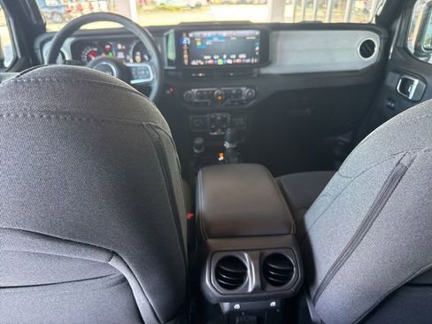 Used 2025 Jeep Wrangler Unlimited Sahara w/ Safety Group AWD/4WD image 12