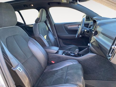 Used 2019 Volvo XC40 T5 R-Design AWD/4WD image 17