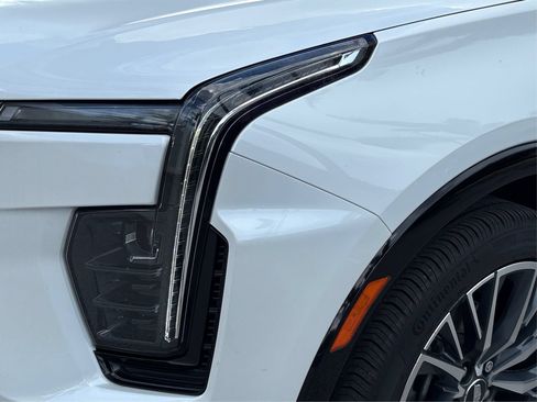 Certified 2024 Cadillac XT4 Sport FWD image 14