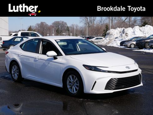 Certified 2025 Toyota Camry LE image 1