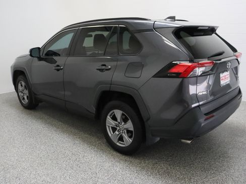 Used 2022 Toyota RAV4 XLE AWD/4WD image 9