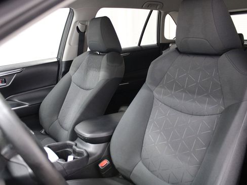 Used 2021 Toyota RAV4 XLE FWD image 13
