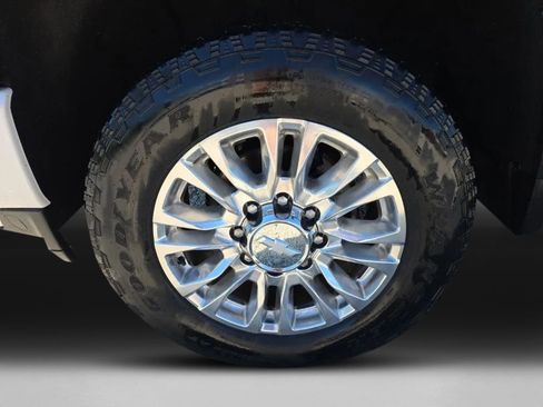 Used 2020 Chevrolet Silverado 2500 High Country w/ Technology Package AWD/4WD image 12