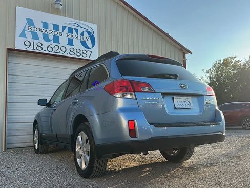 Used 2011 Subaru Outback 2.5i Limited image 21