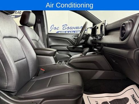 Used 2024 Chevrolet Colorado W/T AWD/4WD image 16