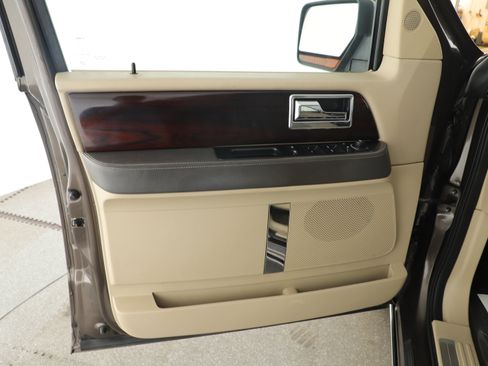 Used 2015 Lincoln Navigator 2WD w/ Equipment Group 101A Reserve image 8