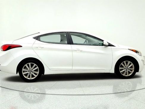 Used 2016 Hyundai Elantra SE w/ Option Group 02 FWD image 4