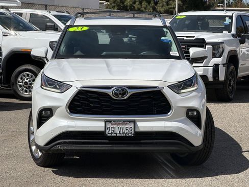 Used 2023 Toyota Highlander Limited FWD image 2