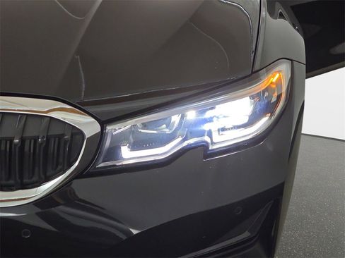 Used 2020 BMW 330i xDrive Sedan w/ Convenience Package image 32