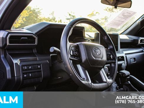 Used 2025 Toyota 4Runner SR5 AWD/4WD image 22