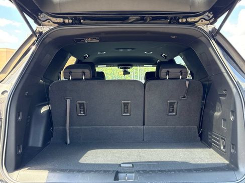Used 2022 Chevrolet Traverse LT FWD image 27