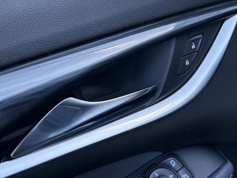 Used 2023 Buick Enclave Essence w/ Sport Touring Edition FWD image 7
