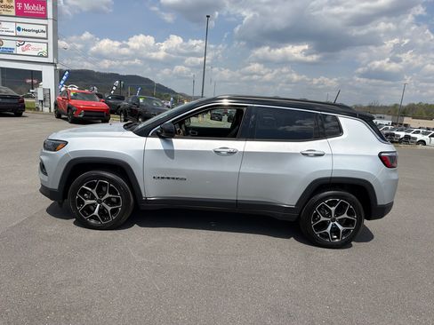 Used 2025 Jeep Compass Limited AWD/4WD image 10