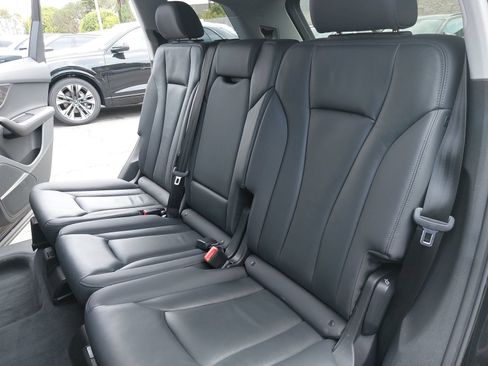 Used 2023 Audi Q7 3.0T Premium Plus w/ Premium Plus Package AWD/4WD image 16