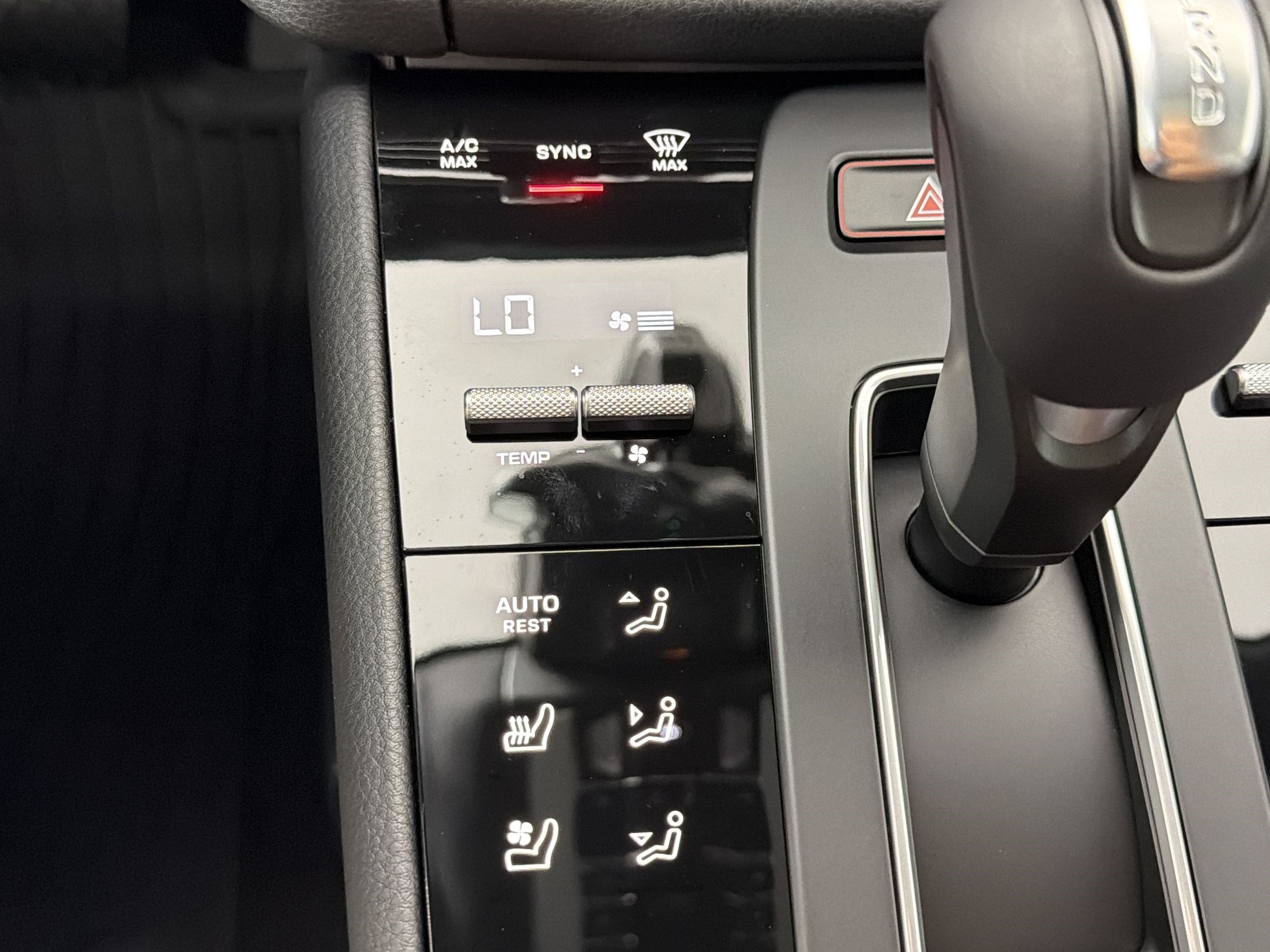 Used 2026 Porsche Macan AWD/4WD image 18