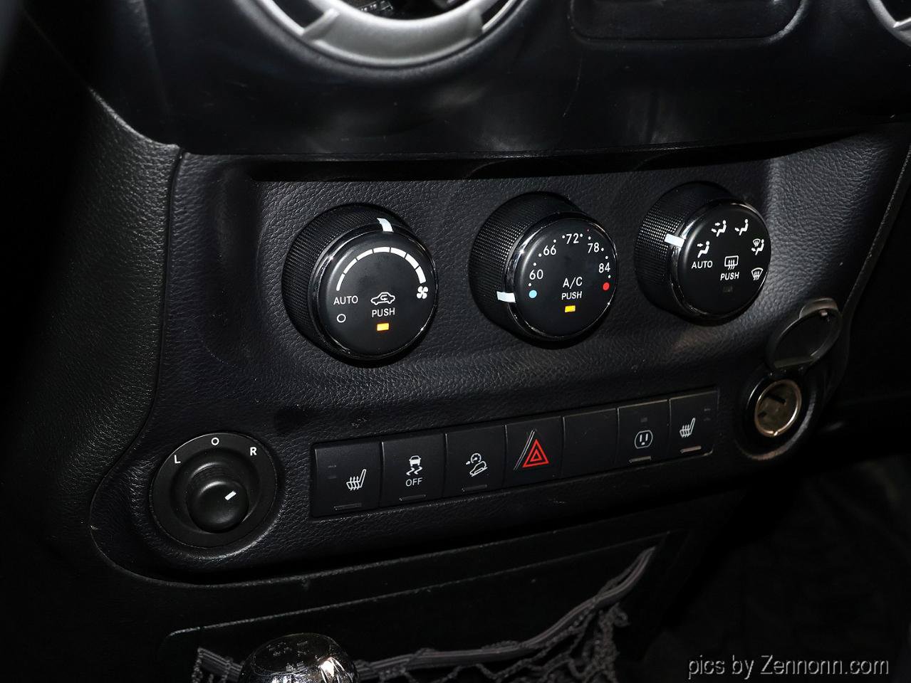 Used 2015 Jeep Wrangler Unlimited Rubicon AWD/4WD image 21