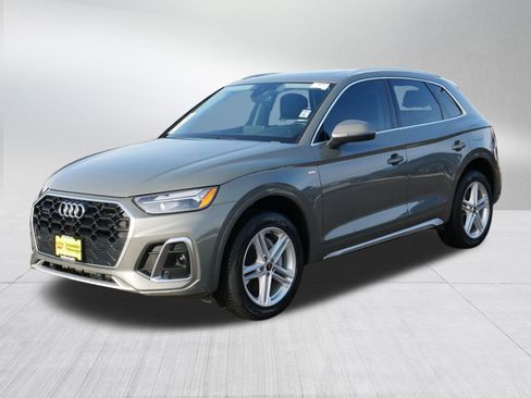 Used 2023 Audi Q5 e Premium w/ Convenience Package image 3