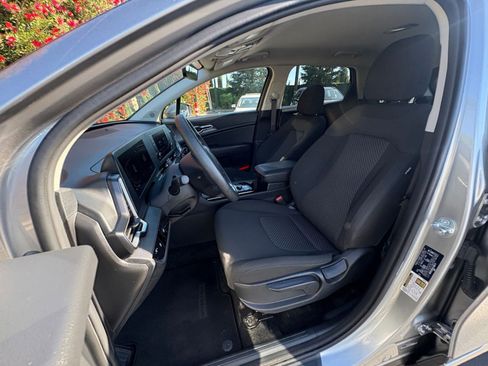 Used 2025 Kia Sportage LX image 35