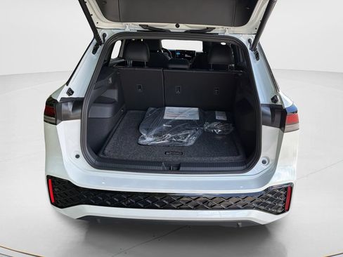 New 2026 Volkswagen Tiguan SE R-Line FWD image 10