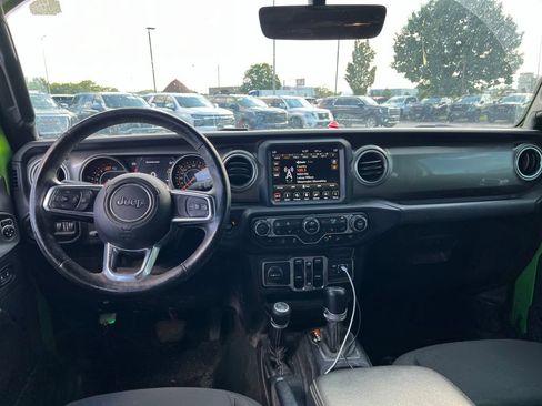 Used 2018 Jeep Wrangler Unlimited Sahara AWD/4WD image 6