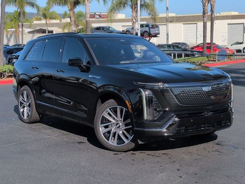 Used 2026 Cadillac Vistiq Sport w/ LPO, Floor Liner Package AWD/4WD image 2