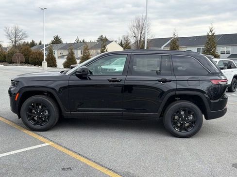 New 2026 Jeep Grand Cherokee Altitude image 4