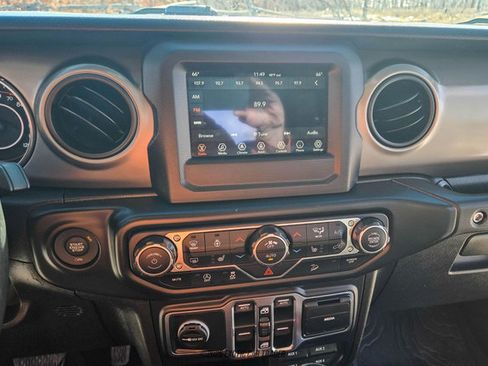 Used 2019 Jeep Wrangler Unlimited Sport S image 44