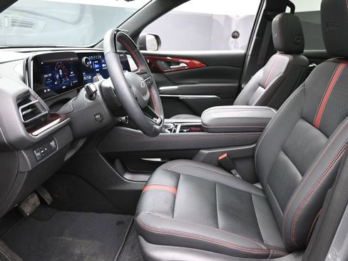 Used 2024 Chevrolet Traverse RS image 24