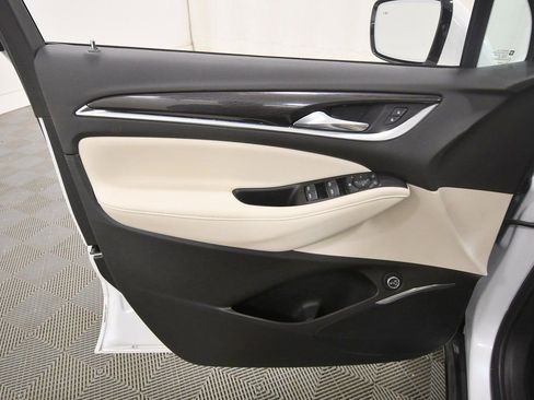 Used 2024 Buick Enclave Essence image 13