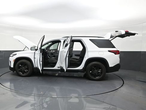 Used 2022 Chevrolet Traverse LT image 30