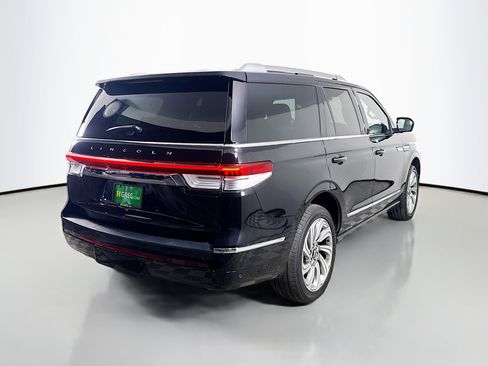 Used 2024 Lincoln Navigator Reserve image 10