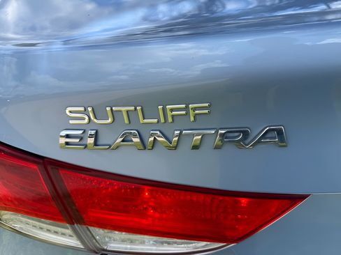 Used 2012 Hyundai Elantra GLS w/ Preferred Pkg 3 FWD image 9